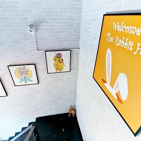 The Rabbit'S Hole Hostel Bangkok Exterior foto