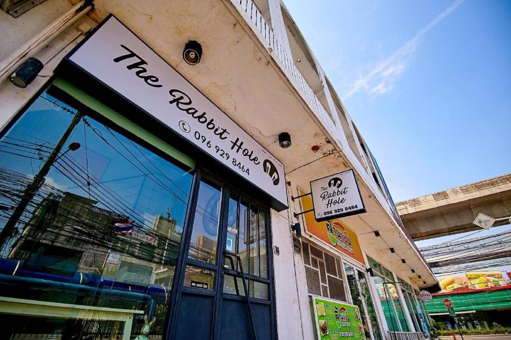 The Rabbit'S Hole Hostel Bangkok Exterior foto