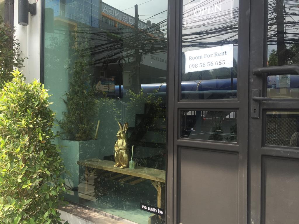 The Rabbit'S Hole Hostel Bangkok Exterior foto
